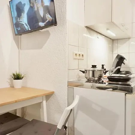 Gemutliches Kleines Studio-apartment In Top Lage Nahe Innenstadt Mit Klimaanlage Apartment